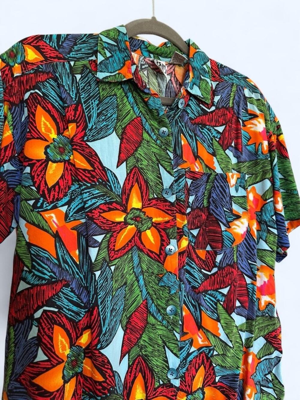 Vintage Basic Essentials Bright Floral Short-Sleeve Button-Up Shirt - medium